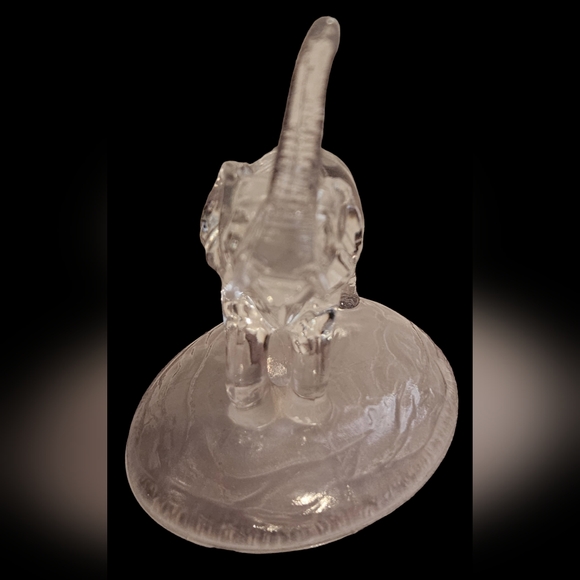 Solid glass Elephant Figurine - Picture 5 of 7